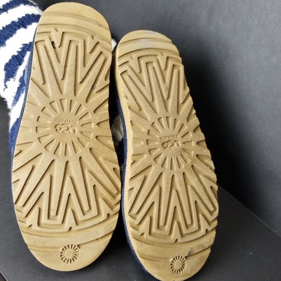 UGG AUSTRALIA WOMEN BOOT - Picture 5 of 6